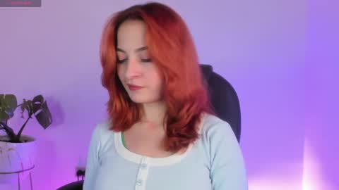 Snapshot of pear__moon chatting on April 2026 05:23:01 AM LILLY online show from April 2026 05:23:01 AM