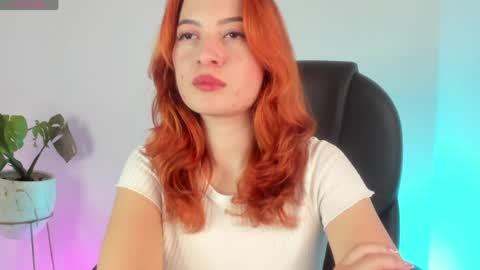 Snapshot of pear__moon chatting on April 2026 01:22:02 AM LILLY online show from April 2026 01:22:02 AM