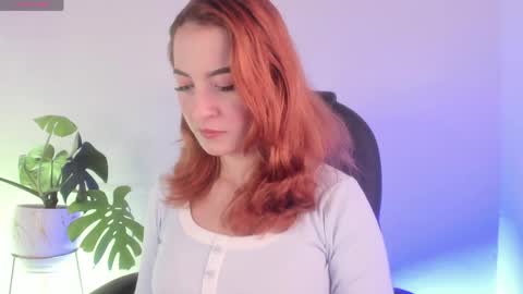 Snapshot of pear__moon chatting on April 2026 01:15:01 AM LILLY online show from April 2026 01:15:01 AM