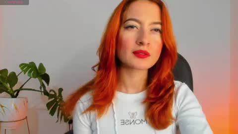 Snapshot of pear__moon chatting on June 2026 03:11:02 AM LILLY online show from June 2026 03:11:02 AM