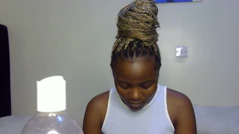 Snapshot of pearl_velvet chatting on January 2026 06:02:02 PM vel online show from January 2026 06:02:02 PM