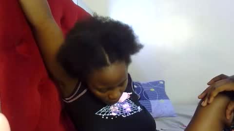 Snapshot of pearl_velvet chatting on April 2026 11:43:01 AM vel online show from April 2026 11:43:01 AM