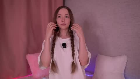 Snapshot of pearly_peach_ chatting on April 2026 04:23:01 PM pearly_peach_ online show from April 2026 04:23:01 PM