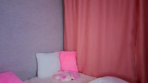 pearly_peach_ online show from April 2026 06:14:02 PM