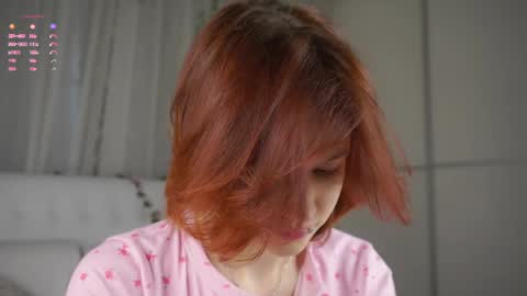 Snapshot of pebee chatting on March 2026 01:06:02 AM Lily online show from March 2026 01:06:02 AM