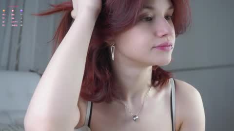 Snapshot of pebee chatting on April 2026 01:04:01 AM Lily online show from April 2026 01:04:01 AM