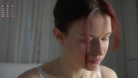 Snapshot of pebee chatting on April 2026 01:06:02 AM Lily online show from April 2026 01:06:02 AM