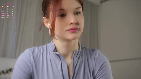 Snapshot of pebee chatting on April 2026 01:20:02 AM Lily online show from April 2026 01:20:02 AM