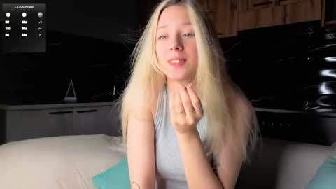 Snapshot of peek_in_my_window chatting on December 2025 01:10:01 AM tony online show from December 2025 01:10:01 AM