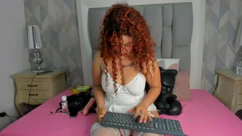 Snapshot of penelope_cox chatting on May 2026 03:46:01 AM Penelope online show from May 2026 03:46:01 AM