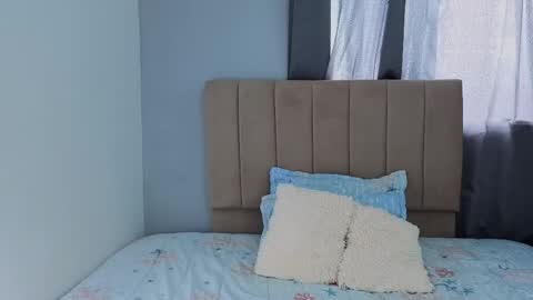 penelophe01 online show from April 2026 06:49:02 PM