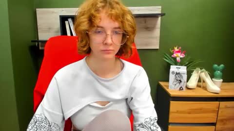 Snapshot of penny_lust chatting on September 2025 06:26:02 AM Penny online show from September 2025 06:26:02 AM