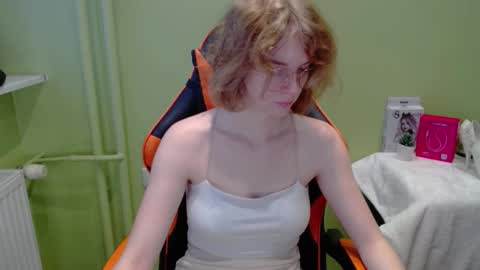 Snapshot of penny_lust chatting on November 2025 07:30:02 AM Penny online show from November 2025 07:30:02 AM