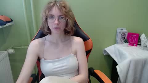 Snapshot of penny_lust chatting on November 2025 07:40:01 AM Penny online show from November 2025 07:40:01 AM