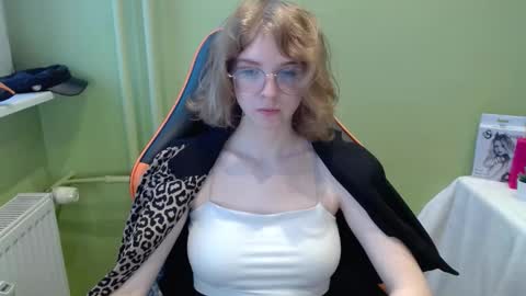 Snapshot of penny_lust chatting on November 2025 07:42:02 AM Penny online show from November 2025 07:42:02 AM