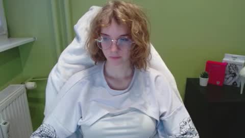 Snapshot of penny_lust chatting on December 2025 07:50:02 AM Penny online show from December 2025 07:50:02 AM