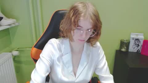 Snapshot of penny_lust chatting on December 2025 07:45:02 AM Penny online show from December 2025 07:45:02 AM