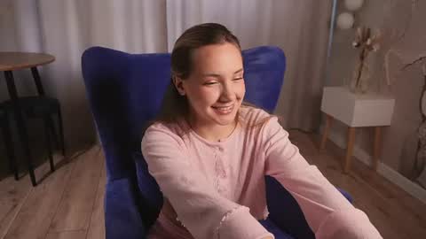 Snapshot of penylust chatting on June 2026 04:48:01 AM im Kira today is my 1st day here 3 online show from June 2026 04:48:01 AM