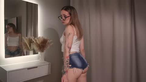 Snapshot of penylust chatting on July 2026 04:15:02 AM im Kira today is my 1st day here 3 online show from July 2026 04:15:02 AM