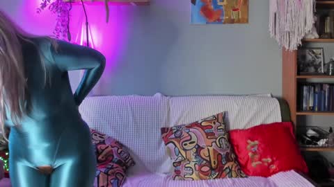 Snapshot of pepperage chatting on December 2024 10:12:02 AM Olivia online show from December 2024 10:12:02 AM