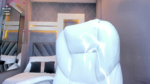 PERLA  online show from February 2025 11:04:02 PM