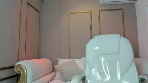 PerlaPreciosa online show from December 2025 04:07:02 AM