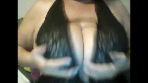 perlita070822 online show from April 2026 02:25:02 AM