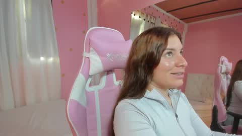 Marie online show from November 2025 09:48:02 PM