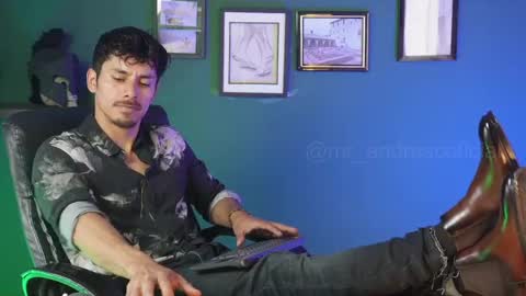 andres    online show from November 2025 01:54:02 PM