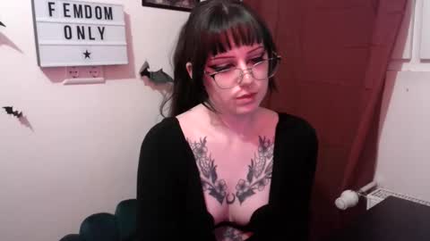 Snapshot of persephones_garden chatting on April 2026 12:07:01 PM Persephone online show from April 2026 12:07:01 PM
