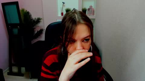 Snapshot of persinaky chatting on December 2024 08:43:02 AM horror flying on the wings of the night.... online show from December 2024 08:43:02 AM