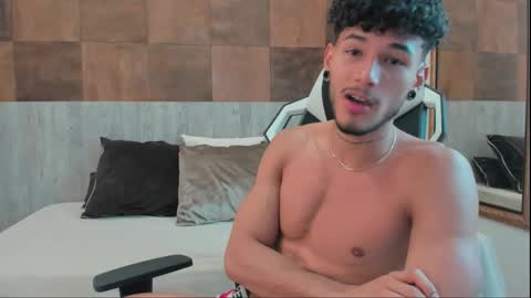 Snapshot of pertty_ken_boy chatting on October 2025 01:00:02 AM ken boy online show from October 2025 01:00:02 AM