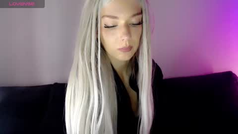 Isabella online show from September 2025 11:59:01 AM