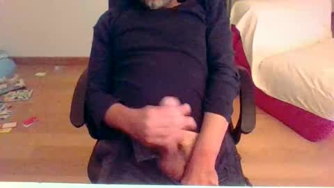 Snapshot of pesketig42 chatting on April 2026 09:01:02 PM pesketig42 online show from April 2026 09:01:02 PM