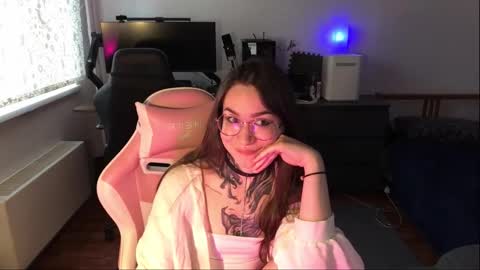 Snapshot of petal_dust_ chatting on March 2026 02:44:01 PM petal_dust_ online show from March 2026 02:44:01 PM