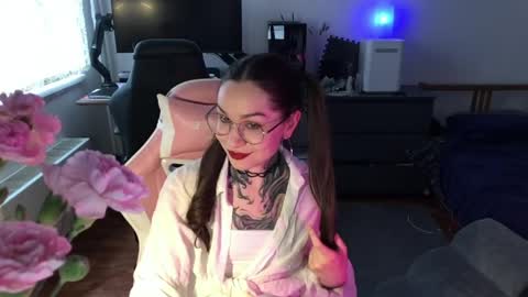 Snapshot of petal_dust_ chatting on April 2026 01:33:02 PM petal_dust_ online show from April 2026 01:33:02 PM