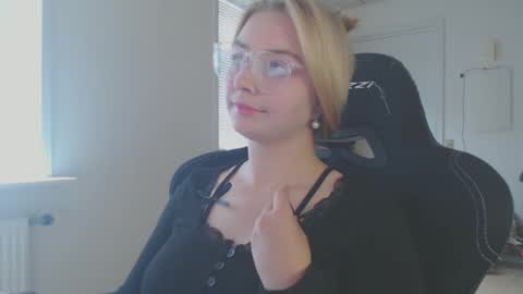Snapshot of petalkiss chatting on September 2025 12:49:02 PM petalkiss online show from September 2025 12:49:02 PM