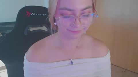 Snapshot of petalkiss chatting on September 2025 11:48:01 AM petalkiss online show from September 2025 11:48:01 AM