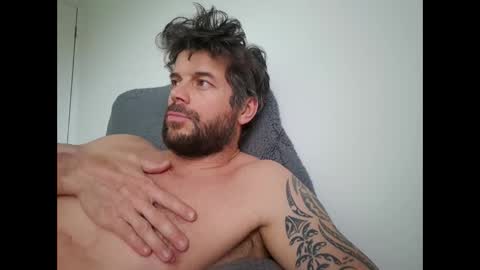 Snapshot of pete_le_meat chatting on April 2026 06:05:02 PM pete_le_meat online show from April 2026 06:05:02 PM