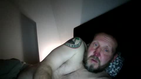 Snapshot of peterpeters443 chatting on April 2026 05:25:01 PM jelle online show from April 2026 05:25:01 PM