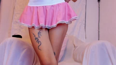 Snapshot of petite_amor chatting on January 2025 04:08:01 AM petite_amor online show from January 2025 04:08:01 AM