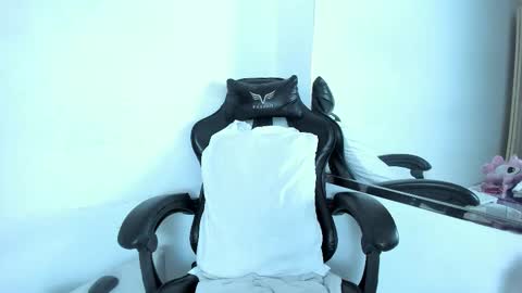 Snapshot of petite_amor chatting on October 2025 07:55:01 PM petite_amor online show from October 2025 07:55:01 PM