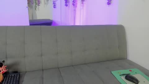 Snapshot of petite_artemis chatting on April 2026 01:05:02 AM Artemisa online show from April 2026 01:05:02 AM