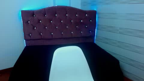 petite online show from October 2025 06:53:01 PM