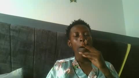 Snapshot of petite_queen69 chatting on May 2026 11:22:01 PM petite_queen69 online show from May 2026 11:22:01 PM