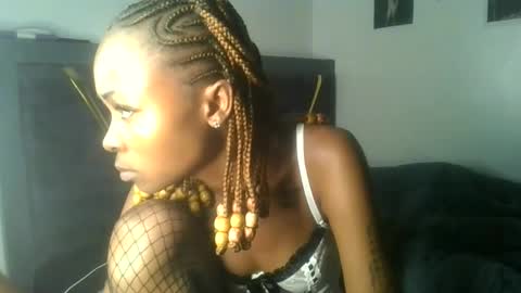 Snapshot of petite_queen69 chatting on May 2026 10:51:01 PM petite_queen69 online show from May 2026 10:51:01 PM