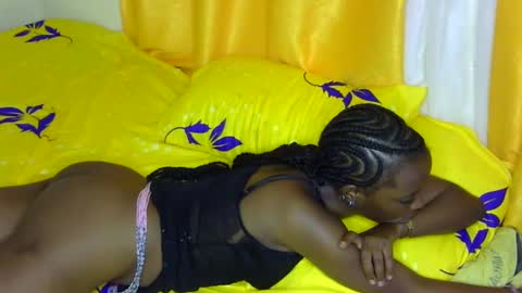 Snapshot of petite_tanya chatting on December 2024 03:04:02 AM Tanya online show from December 2024 03:04:02 AM