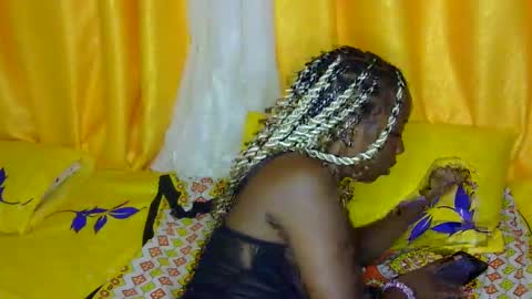 Snapshot of petite_tanya chatting on January 2025 05:09:02 PM Tanya online show from January 2025 05:09:02 PM