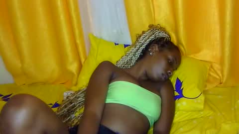 Snapshot of petite_tanya chatting on January 2025 01:19:02 PM Tanya online show from January 2025 01:19:02 PM