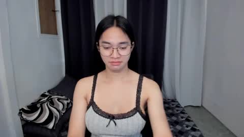 Snapshot of petiteasianmarian chatting on May 2026 11:50:01 AM bigcock Marian online show from May 2026 11:50:01 AM